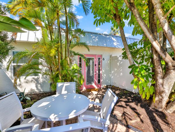 Beach Vacatiion Condo Sleeps 4 Guests in Anna Maria