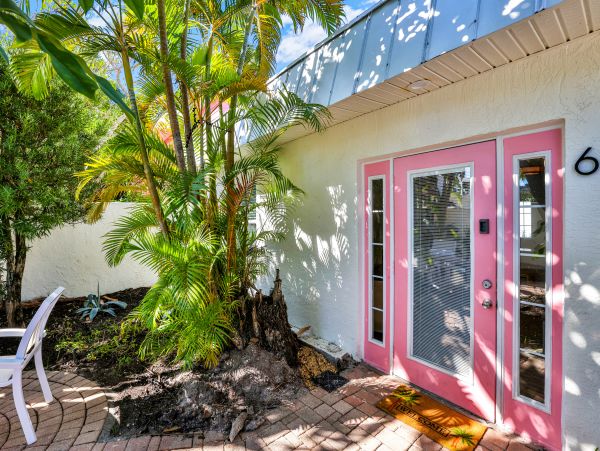 Beach Vacatiion Condo Sleeps 4 Guests in Anna Maria