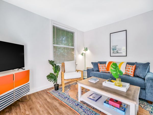 Beach condo, shared pool and wifi