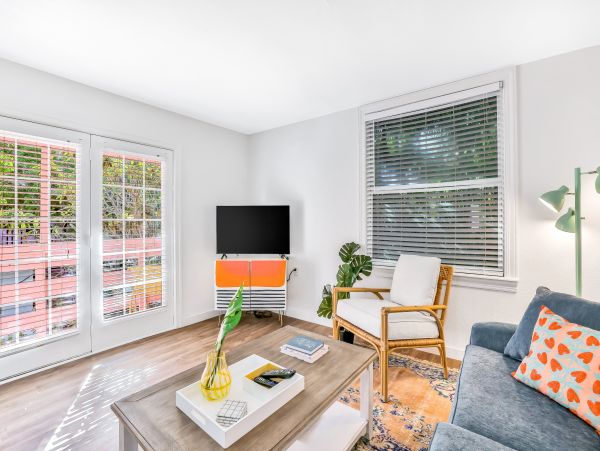 Beach condo, shared pool and wifi