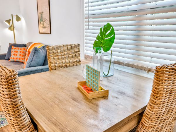Beach condo, shared pool and wifi