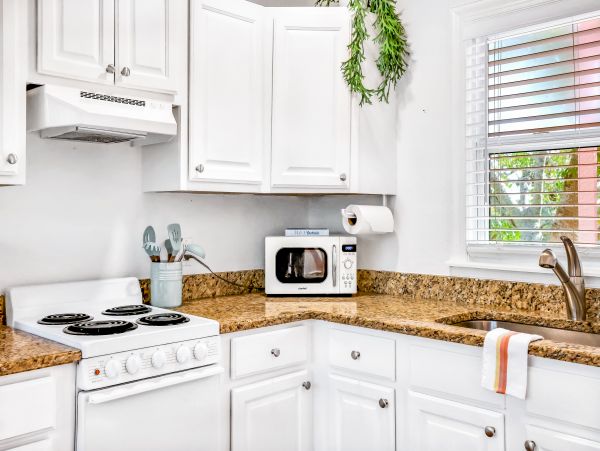 Beach condo, shared pool and wifi