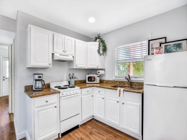 Beach condo, shared pool and wifi