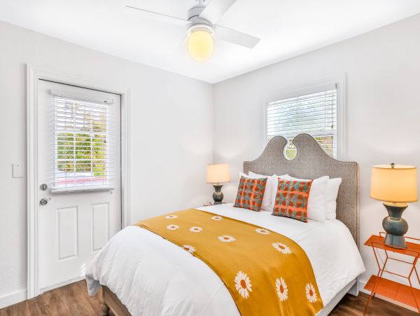 Beach condo, shared pool and wifi