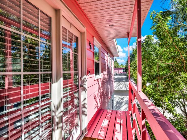 Beach condo, shared pool and wifi