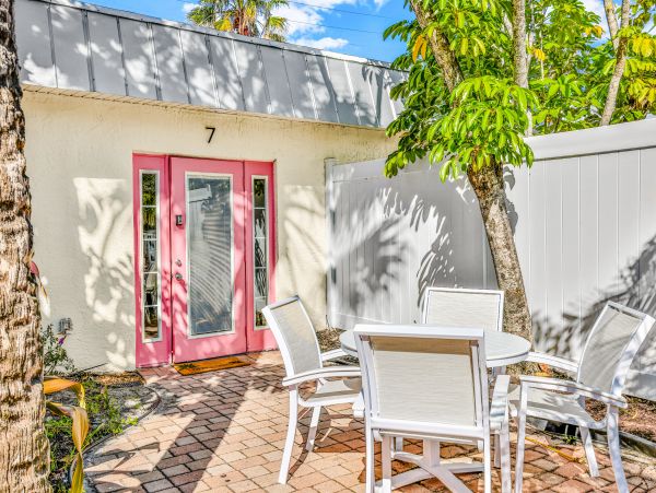 Beach Condo with Shared pool