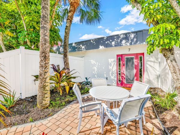 Beach Condo with Shared pool
