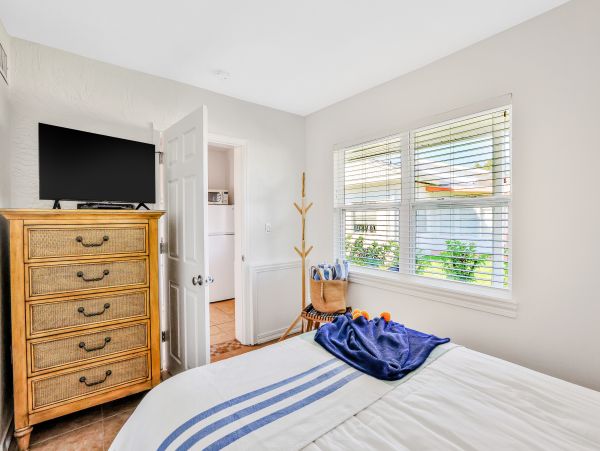 Beach Condo with Shared pool