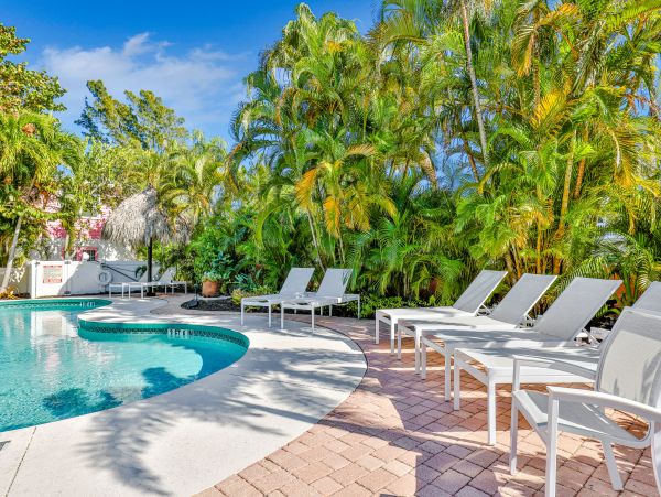 Beach Condo with Shared pool