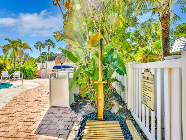 Beach Condo with Shared pool