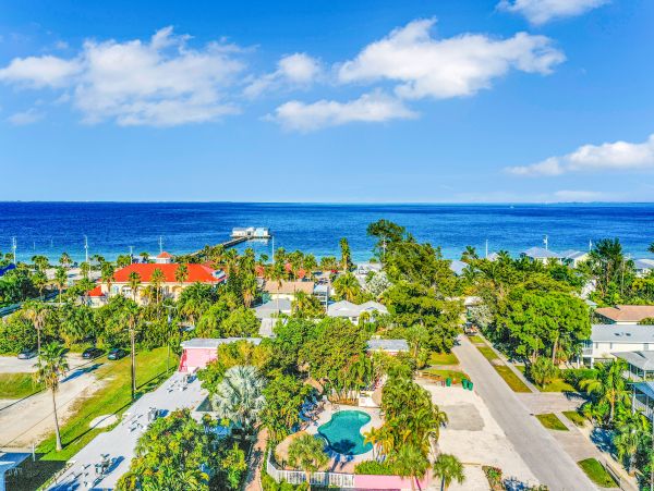 Beach Condo with Shared pool
