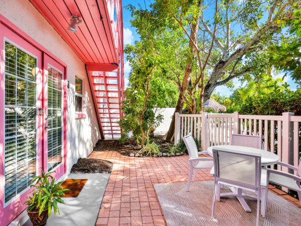 Anna Maria Studio Condo Walk to Beach