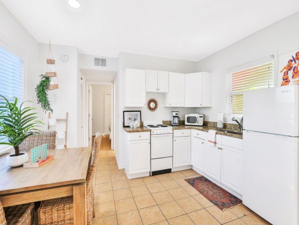 Anna Maria Studio Condo Walk to Beach