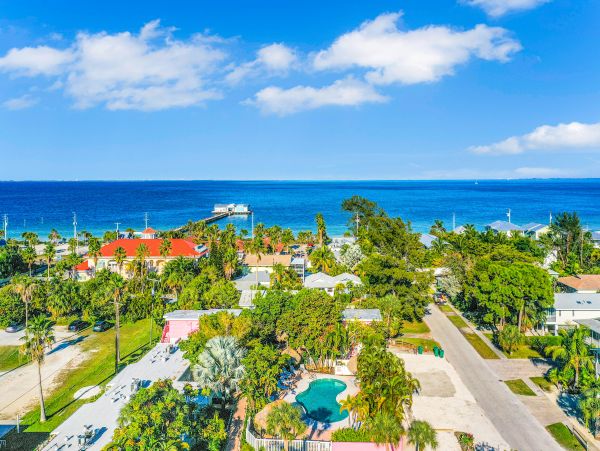 Anna Maria Studio Condo Walk to Beach