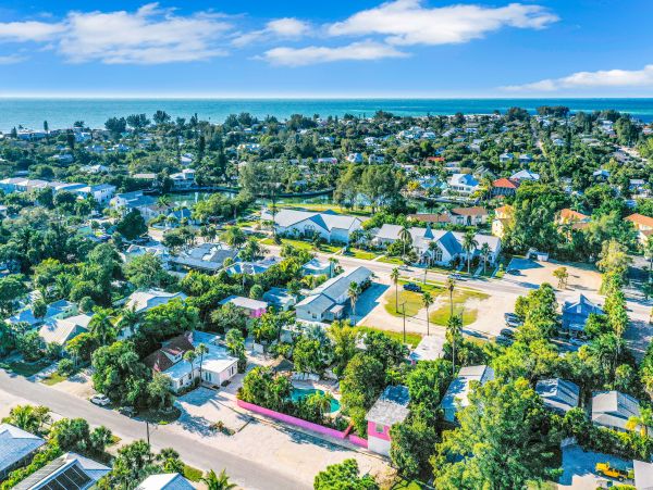 Anna Maria Studio Condo Walk to Beach