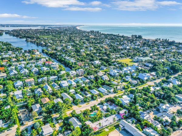 Anna Maria Studio Condo Walk to Beach