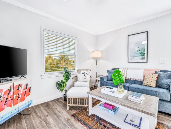 North end pet friendly resort close to Pine Ave and the Bay and Beach
