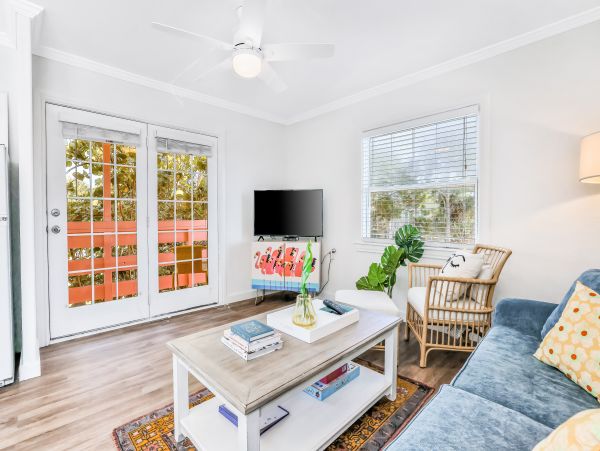 North end pet friendly resort close to Pine Ave and the Bay and Beach