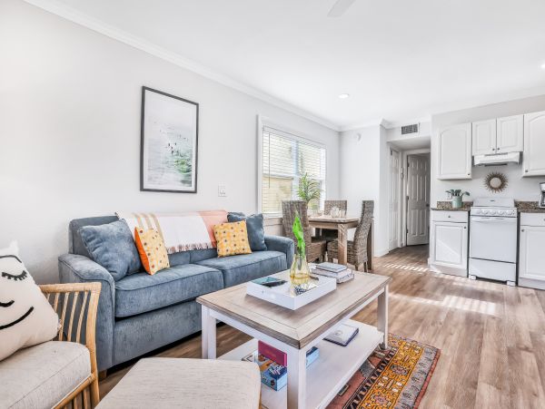 North end pet friendly resort close to Pine Ave and the Bay and Beach