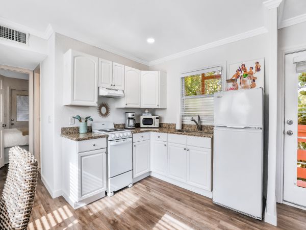 North end pet friendly resort close to Pine Ave and the Bay and Beach