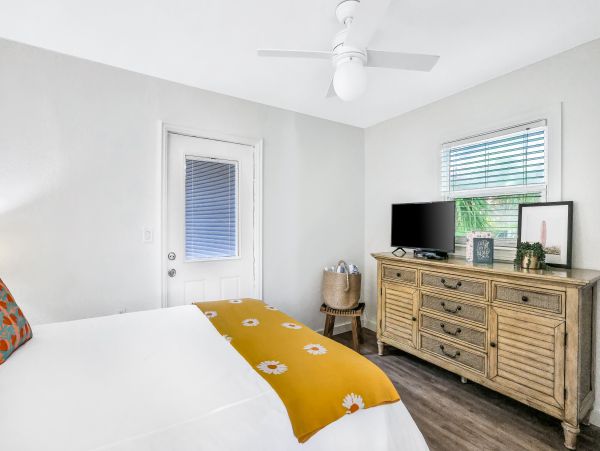 North end pet friendly resort close to Pine Ave and the Bay and Beach