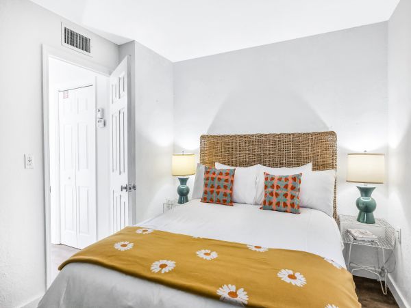 North end pet friendly resort close to Pine Ave and the Bay and Beach