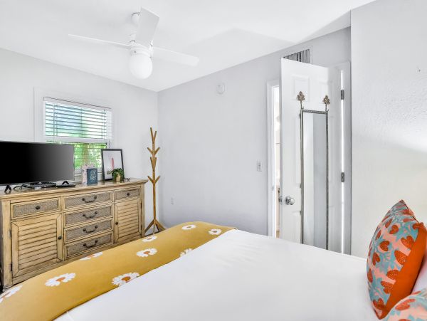 North end pet friendly resort close to Pine Ave and the Bay and Beach