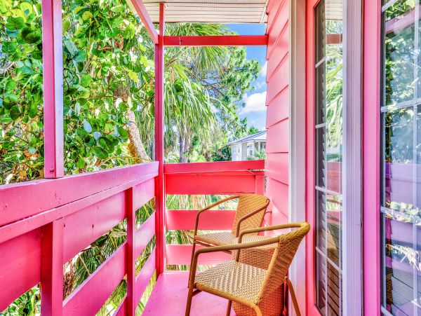 North end pet friendly resort close to Pine Ave and the Bay and Beach