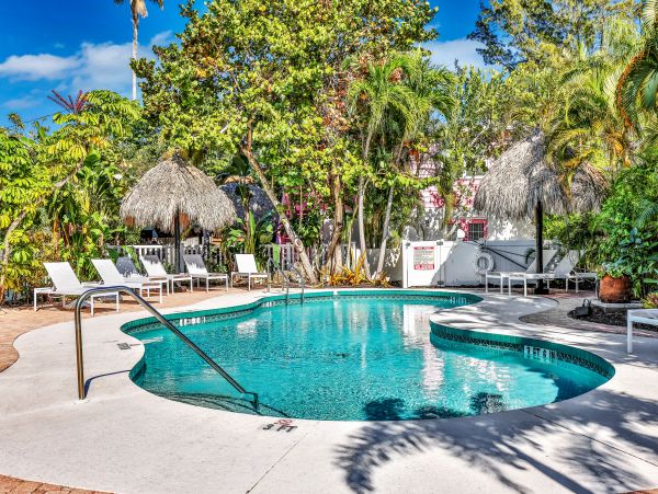 North end pet friendly resort close to Pine Ave and the Bay and Beach