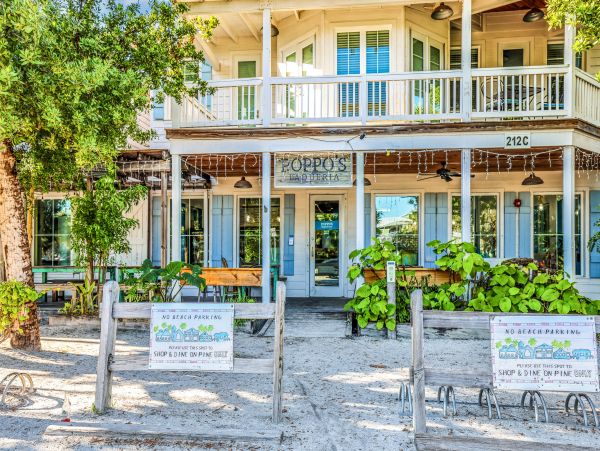 North end pet friendly resort close to Pine Ave and the Bay and Beach