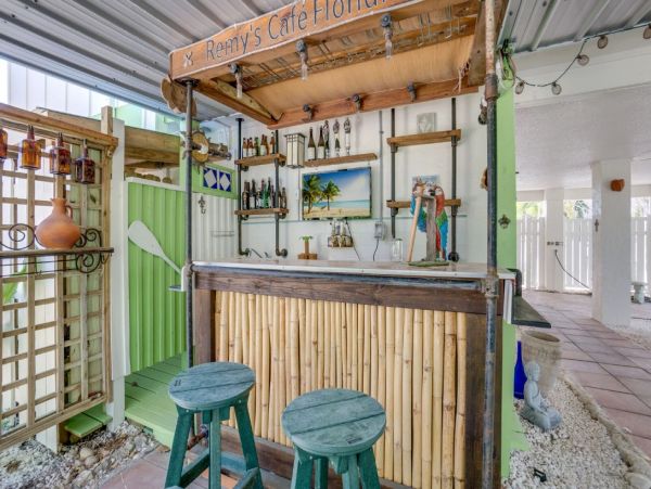 Anna Maria Island Vacation Home Three Bedroom Walk to Beach