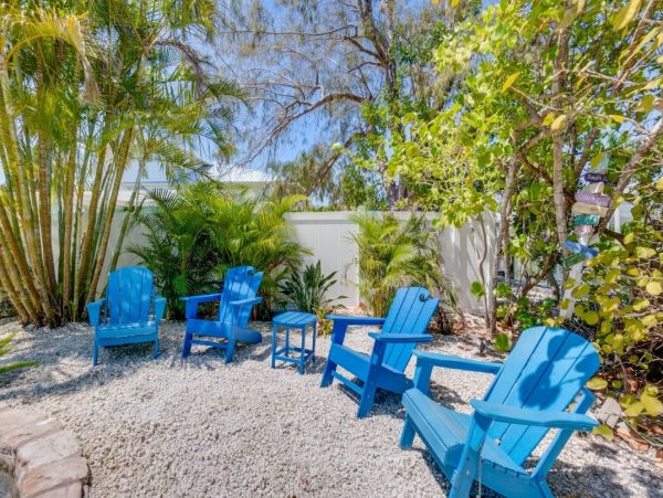 Anna Maria Island Vacation Home Three Bedroom Walk to Beach