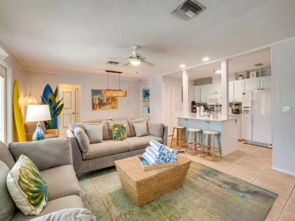 Anna Maria Island Vacation Home Three Bedroom Walk to Beach