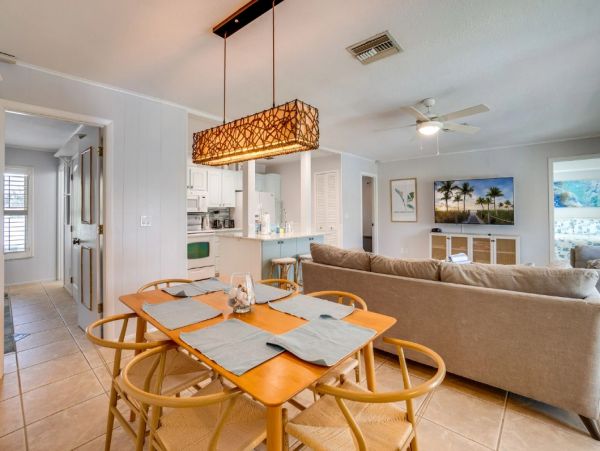 Anna Maria Island Vacation Home Three Bedroom Walk to Beach
