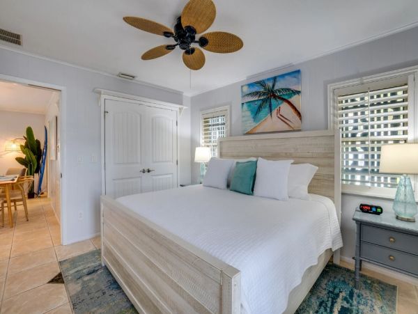 Anna Maria Island Vacation Home Three Bedroom Walk to Beach