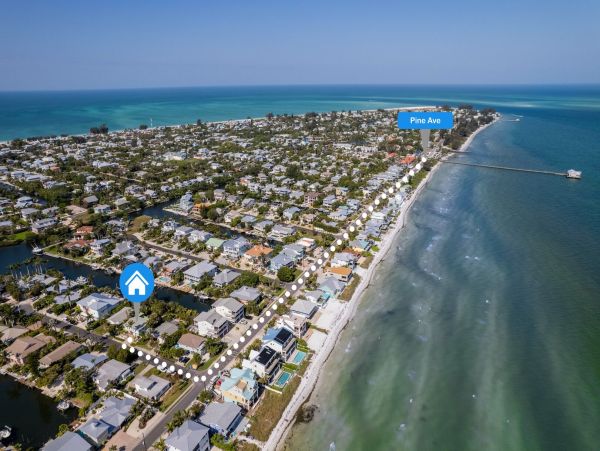 Anna Maria Island Vacation Home Three Bedroom Walk to Beach
