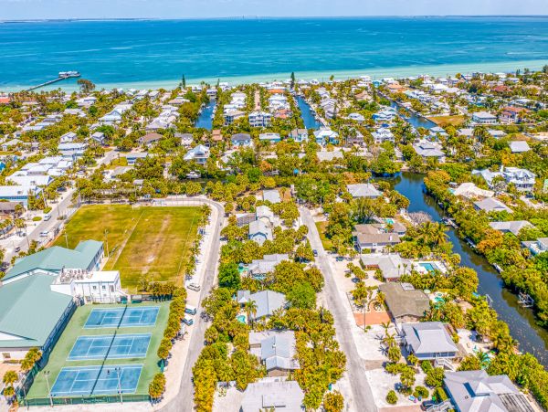 Anna Maria Island Holmes Beach Home 1007579