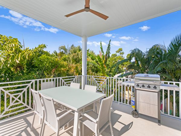 Anna Maria Island Holmes Beach Home 1007580