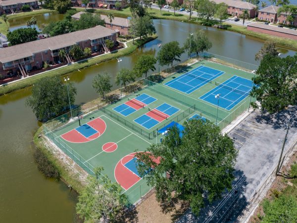 Bradenton Condo with 2 Bedrooms & Great Amenities