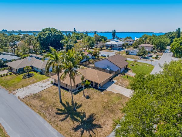 Anna Maria Island Holmes Beach Home 1007587