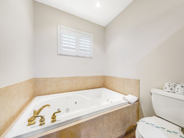 Anna Maria Island Holmes Beach Home 1007588