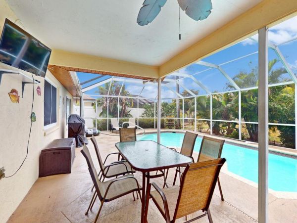 Bradenton Vacation Pool Home Three Bedroom