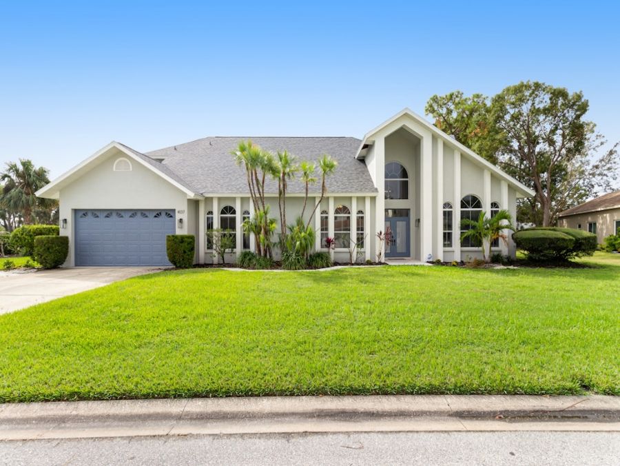 Three Bedroom Vacation Rental Home in Bradenton