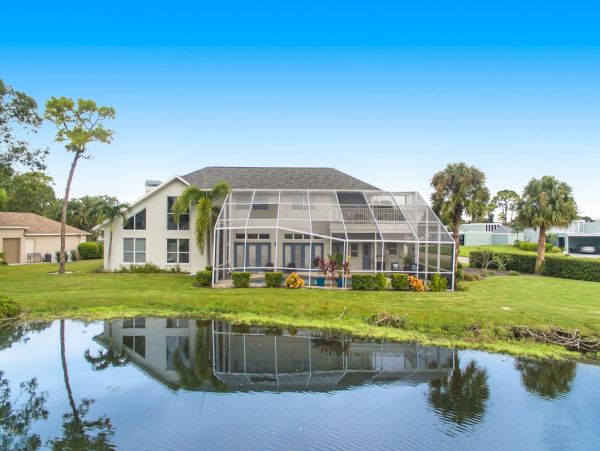 Three Bedroom Vacation Rental Home in Bradenton