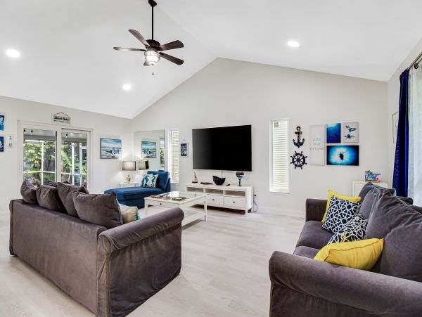 Pool Vacation Home in Bradenton Sleeps 12
