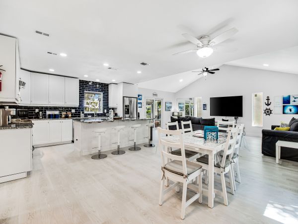 Pool Vacation Home in Bradenton Sleeps 12