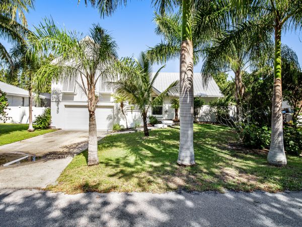 Pool Vacation Home in Bradenton Sleeps 12