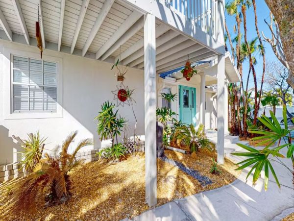 Bradenton Beach Three Bedroom Rental Home - Your Coastal Getaway!
