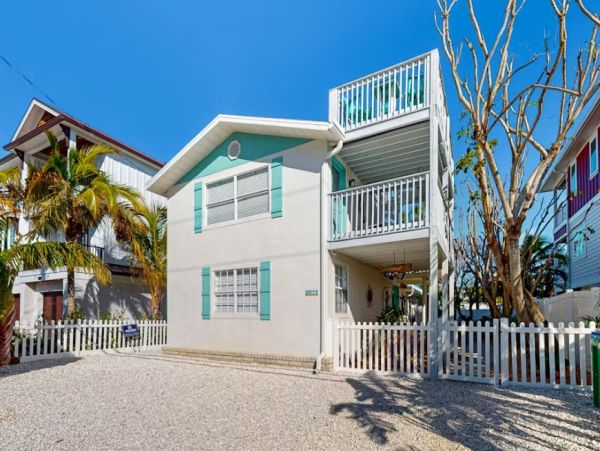 Bradenton Beach Three Bedroom Rental Home - Your Coastal Getaway!