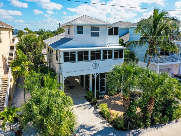 Lovely Duplex Short Walk to Beach